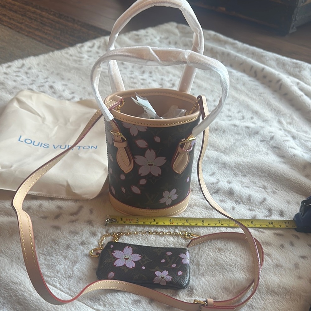 Super cute floral bucket bag